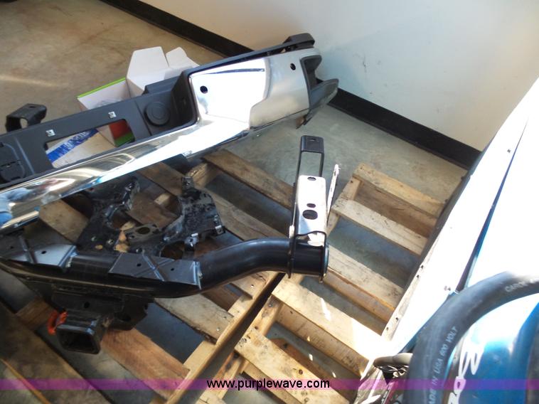 image for item F1132 2015 Chevrolet/GMC rear bumper, hitch, and brackets