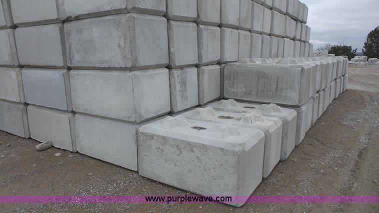 image for item F1135 (50) regular concrete construction blocks