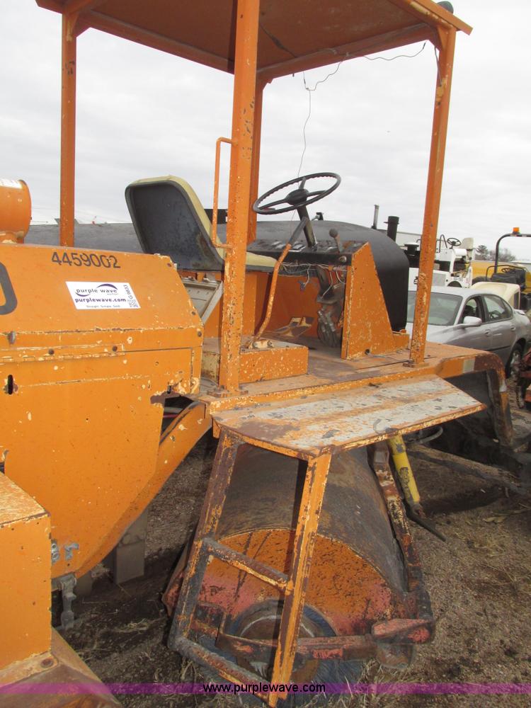 image for item G9833 Rosco RB-38 broom