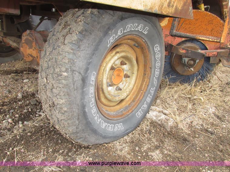 image for item G9833 Rosco RB-38 broom