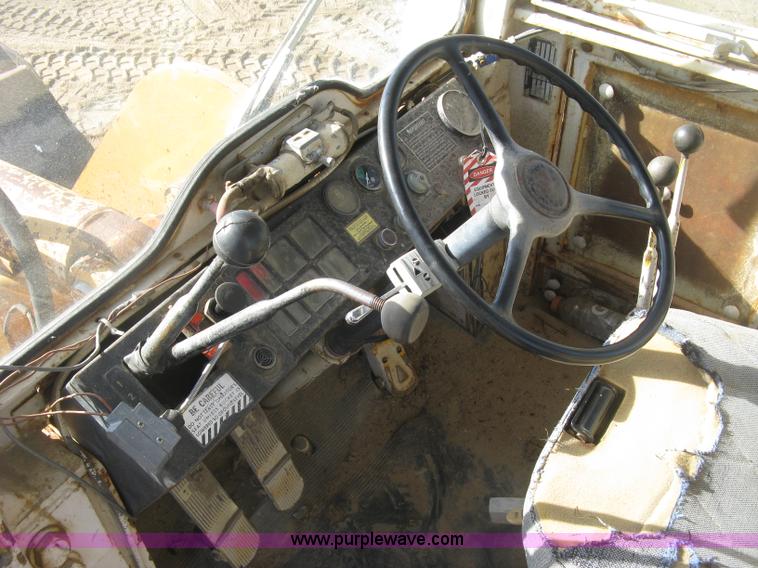 image for item J2933 International 530 wheel loader