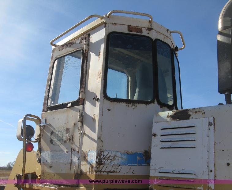 image for item J2933 International 530 wheel loader