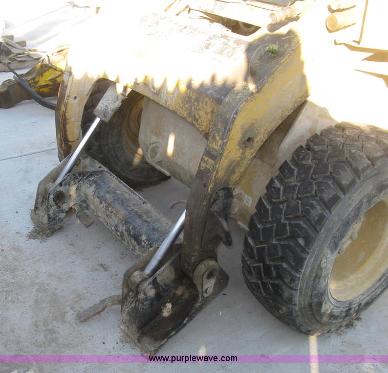 image for item J2935 2002 Caterpillar 248 skid steer