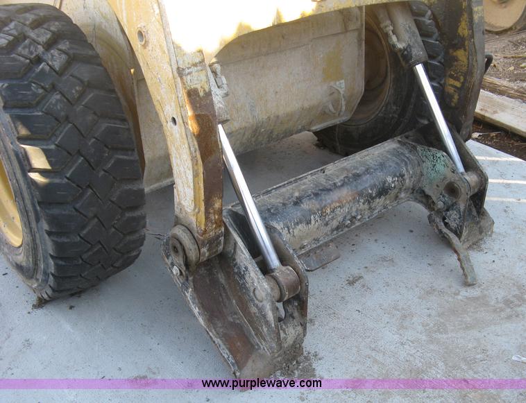 image for item J2935 2002 Caterpillar 248 skid steer