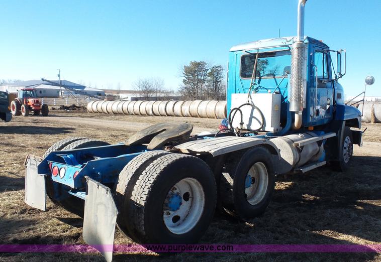 image for item J4510 1998 Mack CH613 semi truck
