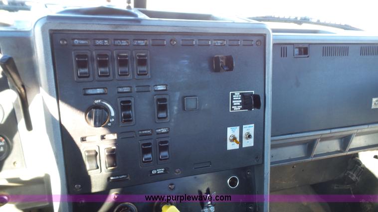 image for item J4510 1998 Mack CH613 semi truck