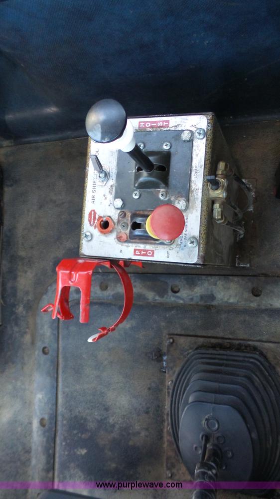 image for item J4510 1998 Mack CH613 semi truck