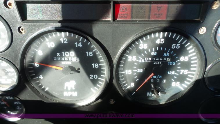 image for item J4510 1998 Mack CH613 semi truck