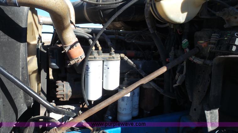 image for item J4510 1998 Mack CH613 semi truck