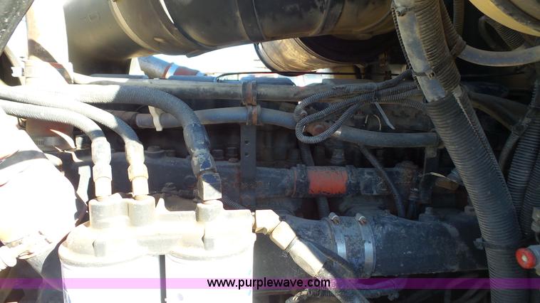 image for item J4510 1998 Mack CH613 semi truck