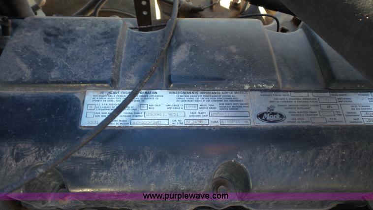 image for item J4510 1998 Mack CH613 semi truck