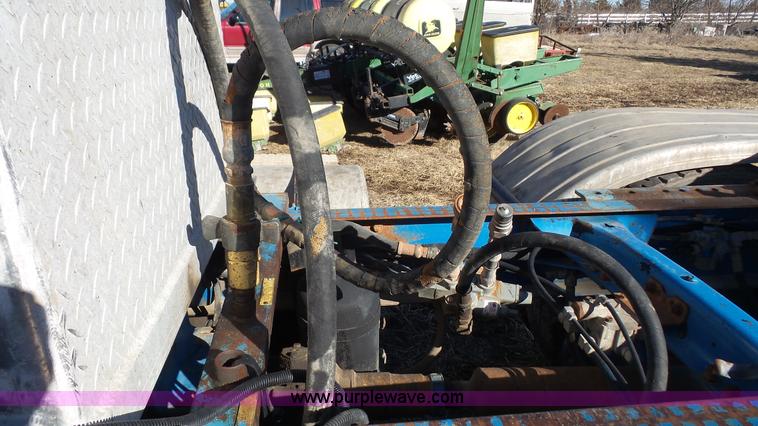 image for item J4510 1998 Mack CH613 semi truck