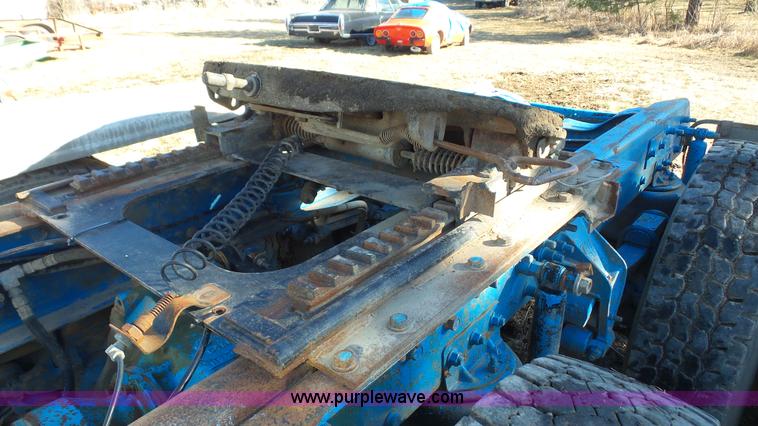 image for item J4510 1998 Mack CH613 semi truck