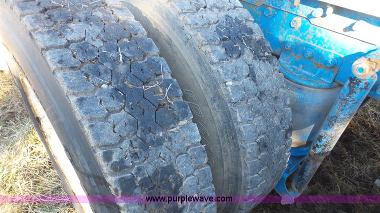 image for item J4510 1998 Mack CH613 semi truck