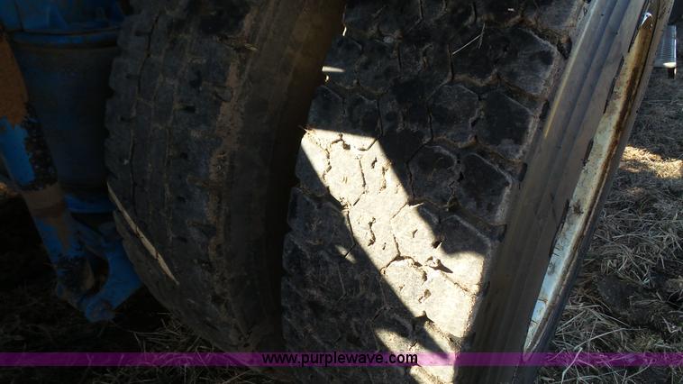 image for item J4510 1998 Mack CH613 semi truck