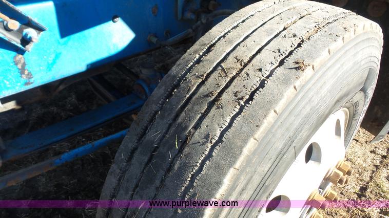 image for item J4510 1998 Mack CH613 semi truck