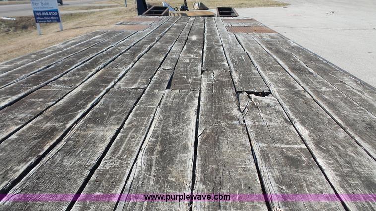 image for item J4517 1998 Trail King TK20-2400 equipment trailer