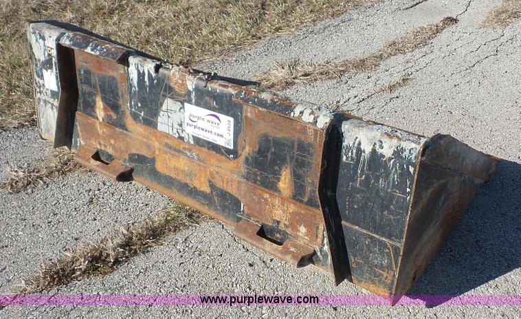 image for item J4528 John Deere D66 skid steer bucket