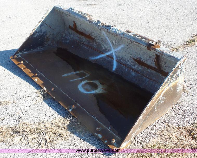 image for item J4528 John Deere D66 skid steer bucket