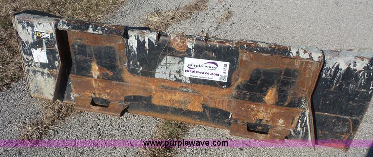 image for item J4528 John Deere D66 skid steer bucket