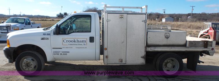 image for item J4633 2001 Ford F450 Super Duty flatbed pickup truck