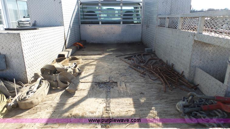 image for item J4633 2001 Ford F450 Super Duty flatbed pickup truck