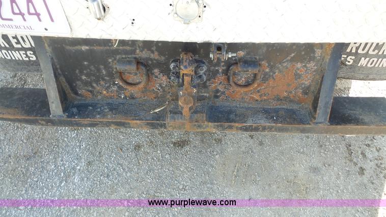 image for item J4633 2001 Ford F450 Super Duty flatbed pickup truck