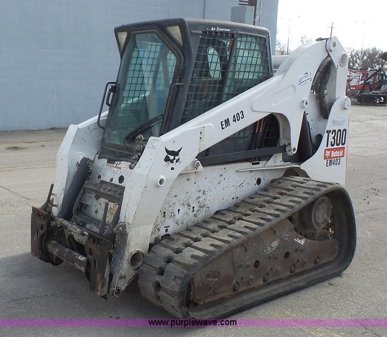 image for item J4641 2009 Bobcat T300 skid steer
