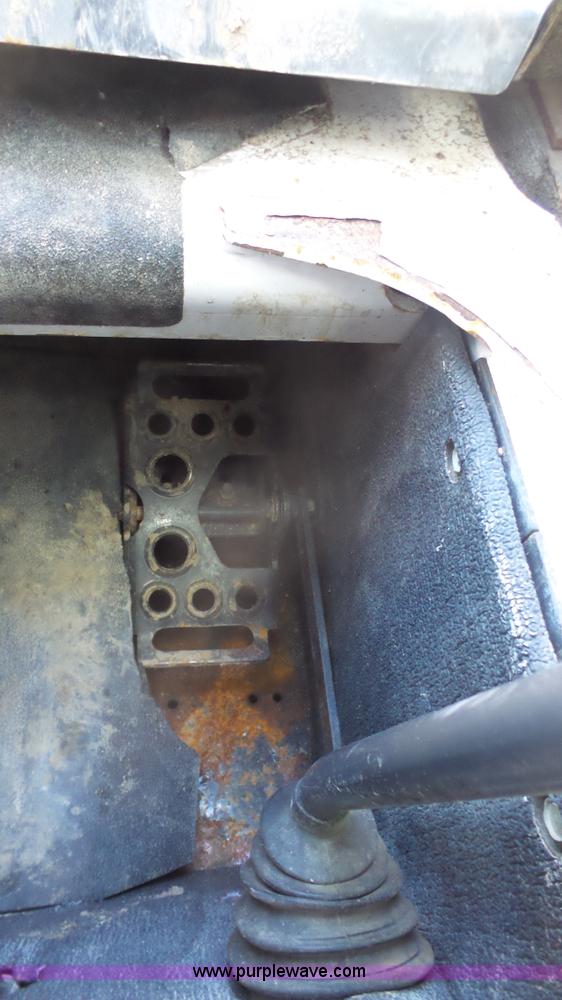 image for item J4641 2009 Bobcat T300 skid steer