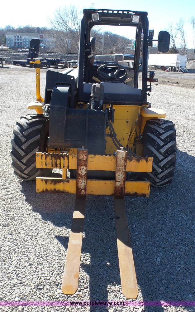 image for item J4654 2005 JCB 520 telehandler