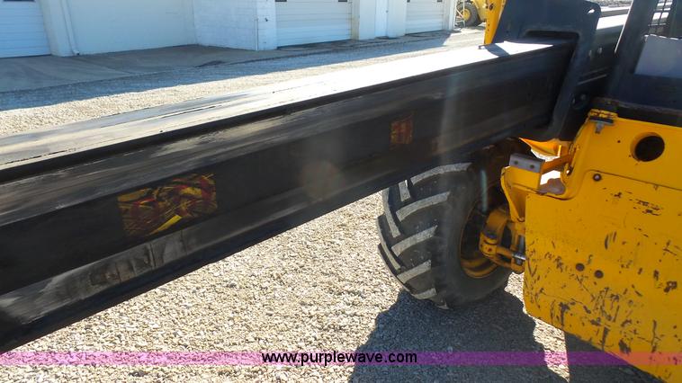 image for item J4654 2005 JCB 520 telehandler
