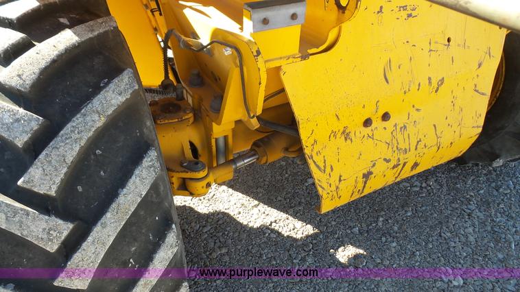 image for item J4654 2005 JCB 520 telehandler