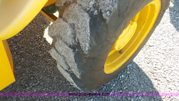 image for item J4655 2005 JCB 520 telehandler