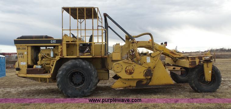 image for item J4675 1992 Caterpillar RR250 reclaimer
