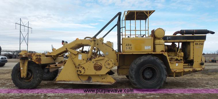 image for item J4675 1992 Caterpillar RR250 reclaimer