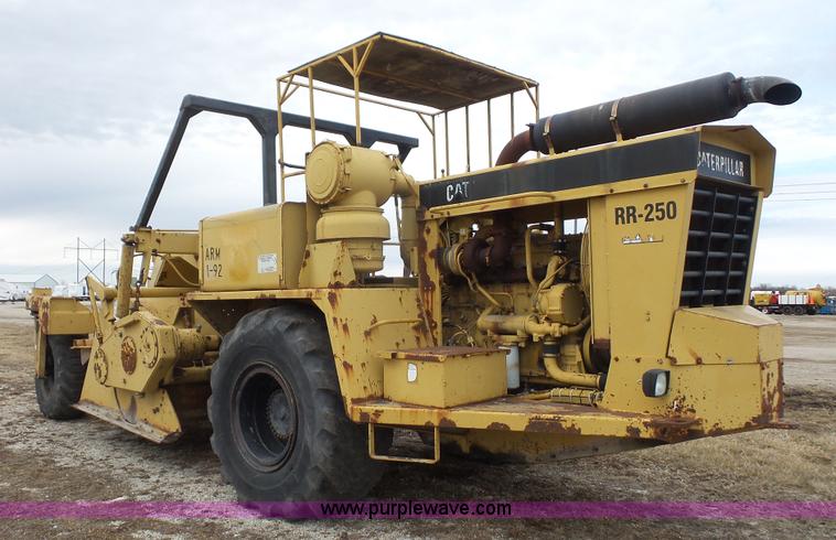 image for item J4675 1992 Caterpillar RR250 reclaimer