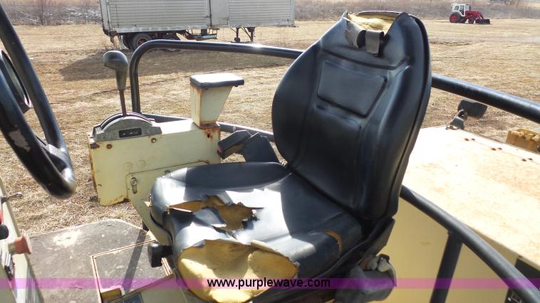 image for item J4677 2000 Ingersoll Rand DD110HF vibratory double drum roller