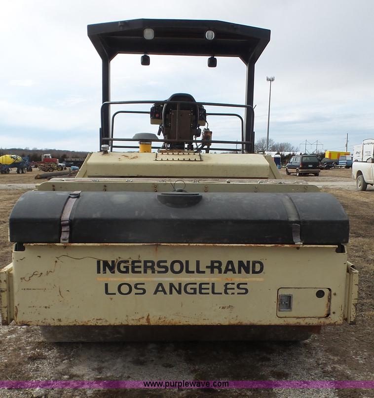 image for item J4679 1999 Ingersoll Rand DD-130 vibratory double drum roller