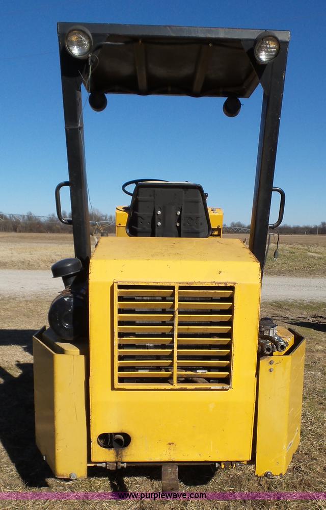 image for item J7652 1995 NMC 240-2 wheel loader