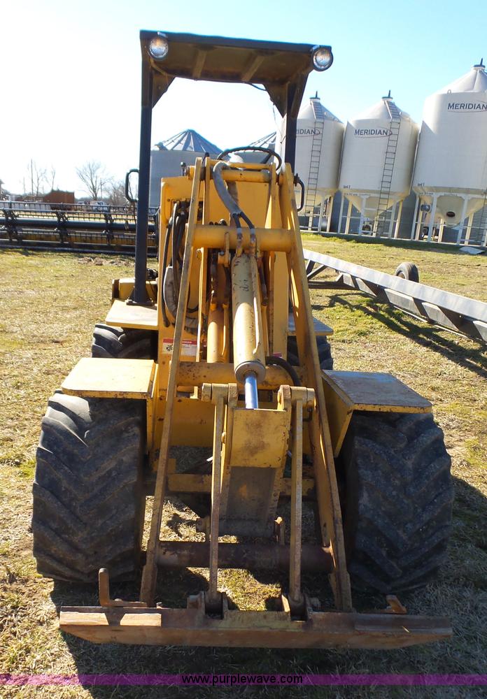 image for item J7652 1995 NMC 240-2 wheel loader