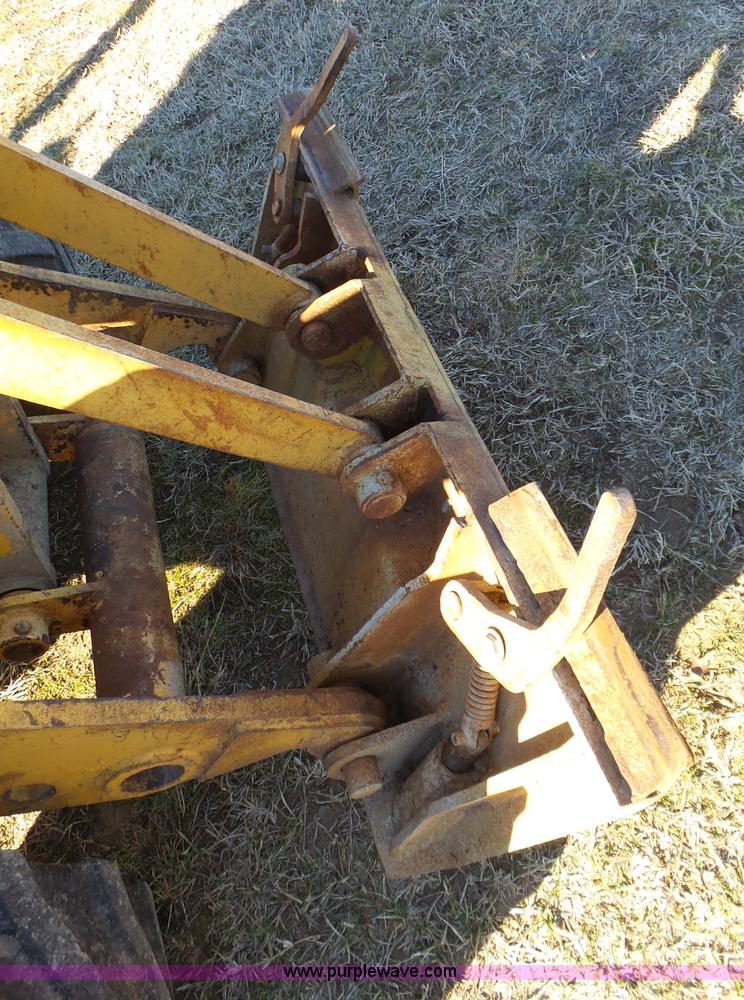 image for item J7652 1995 NMC 240-2 wheel loader