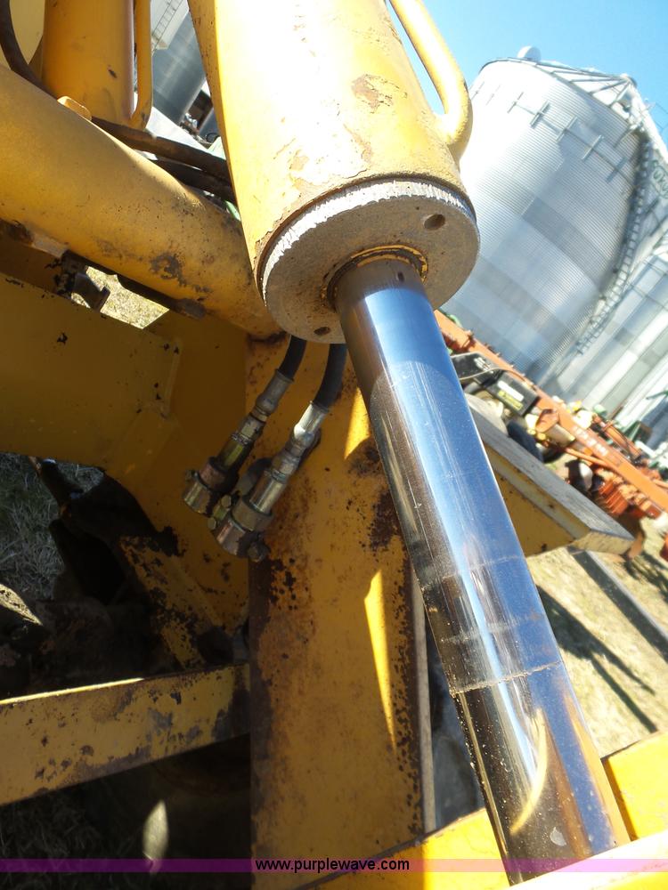 image for item J7652 1995 NMC 240-2 wheel loader