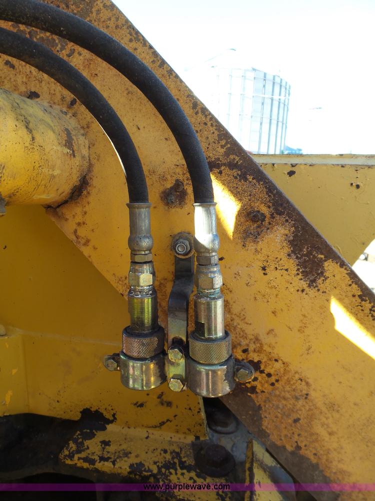 image for item J7652 1995 NMC 240-2 wheel loader