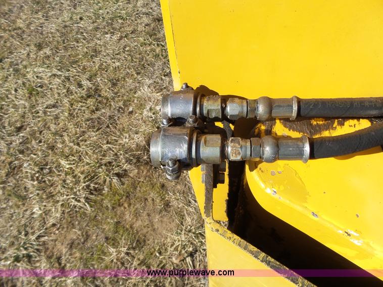 image for item J7652 1995 NMC 240-2 wheel loader