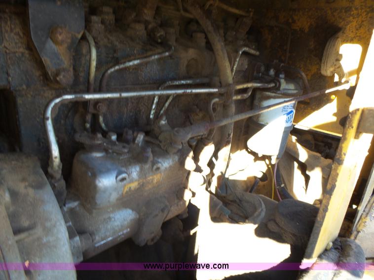 image for item J7652 1995 NMC 240-2 wheel loader