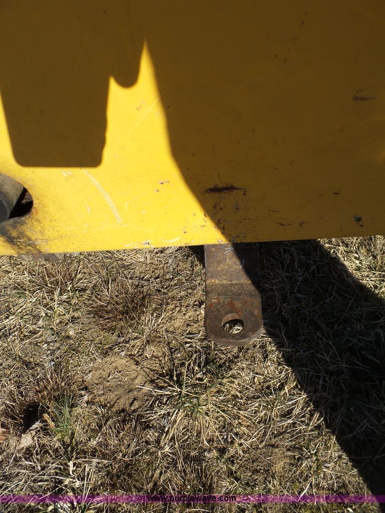 image for item J7652 1995 NMC 240-2 wheel loader