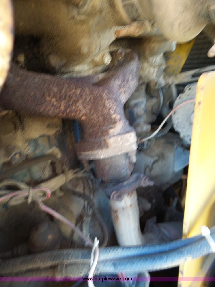 image for item J7652 1995 NMC 240-2 wheel loader