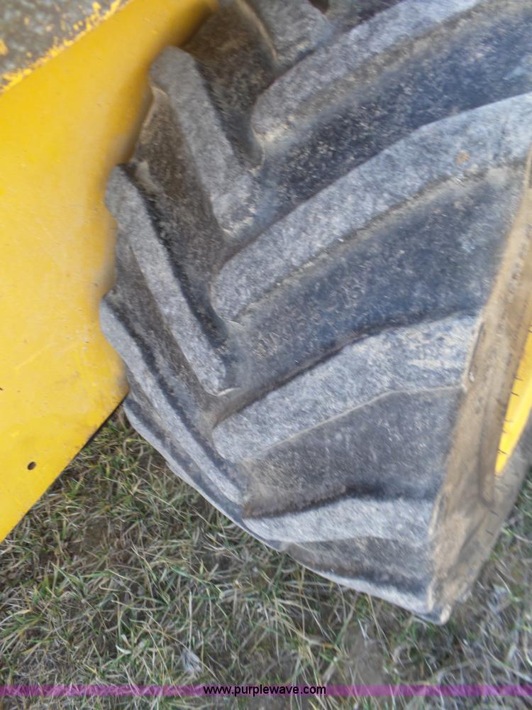 image for item J7652 1995 NMC 240-2 wheel loader
