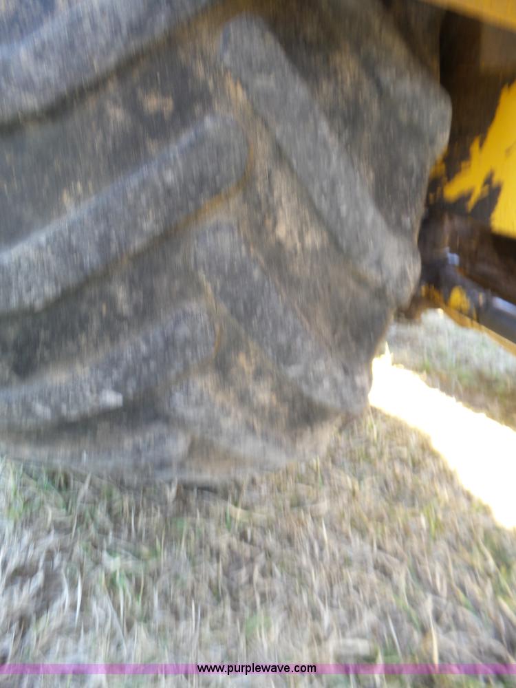 image for item J7652 1995 NMC 240-2 wheel loader