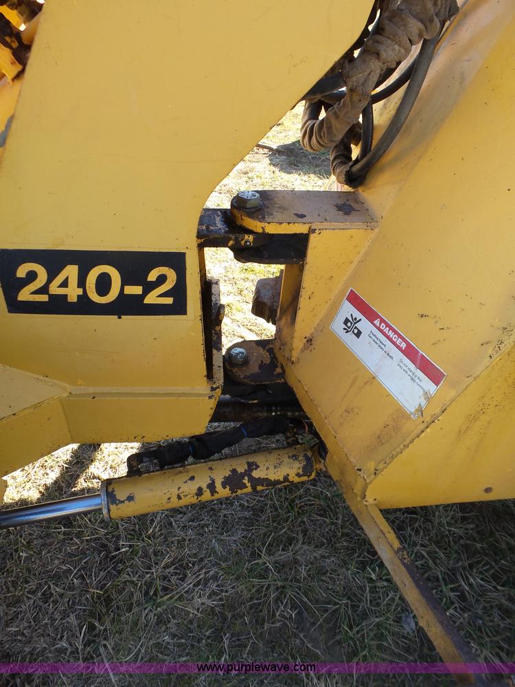 image for item J7652 1995 NMC 240-2 wheel loader